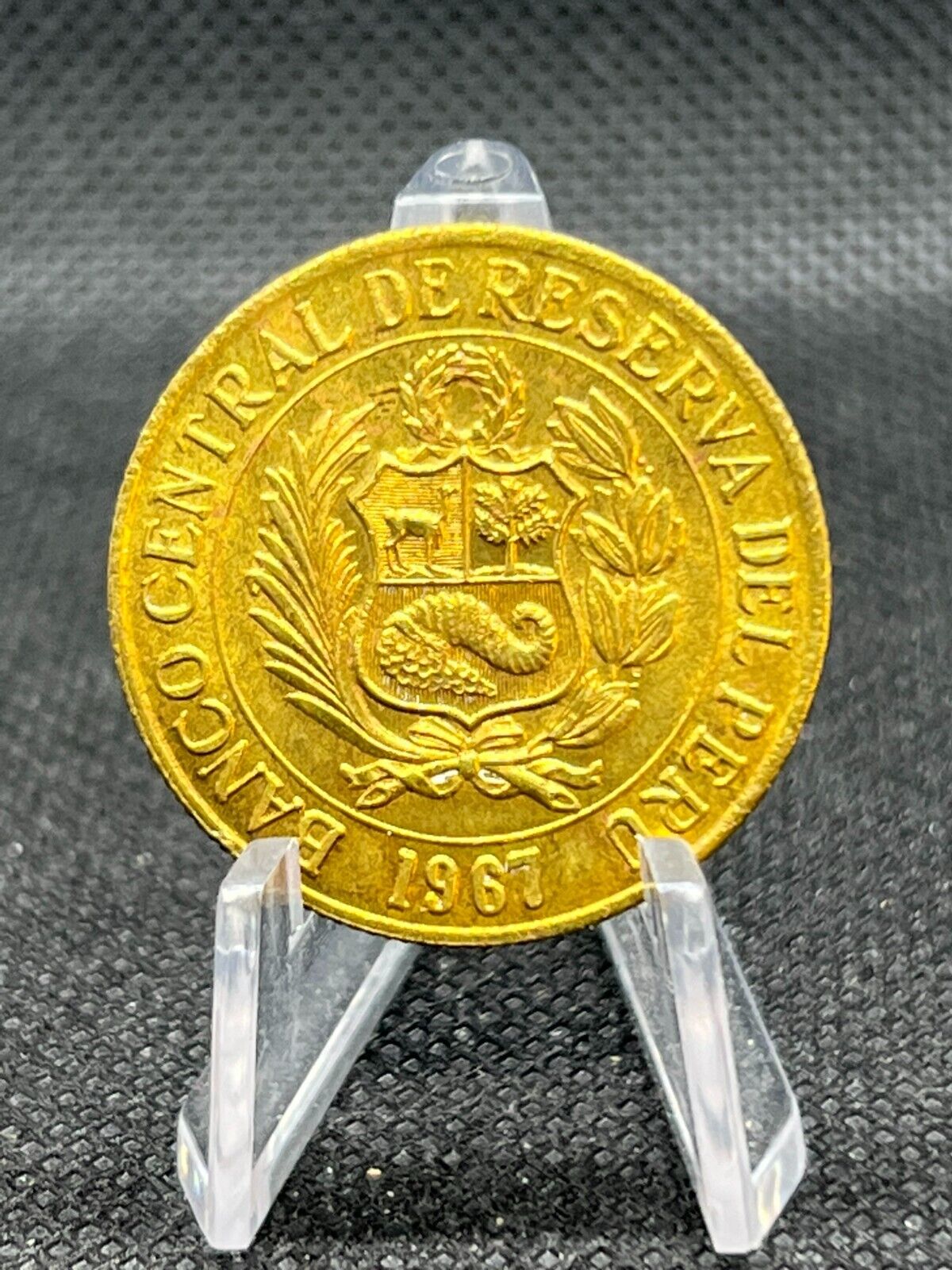 1967 PERU UN SOL DE ORO BRASS  COIN