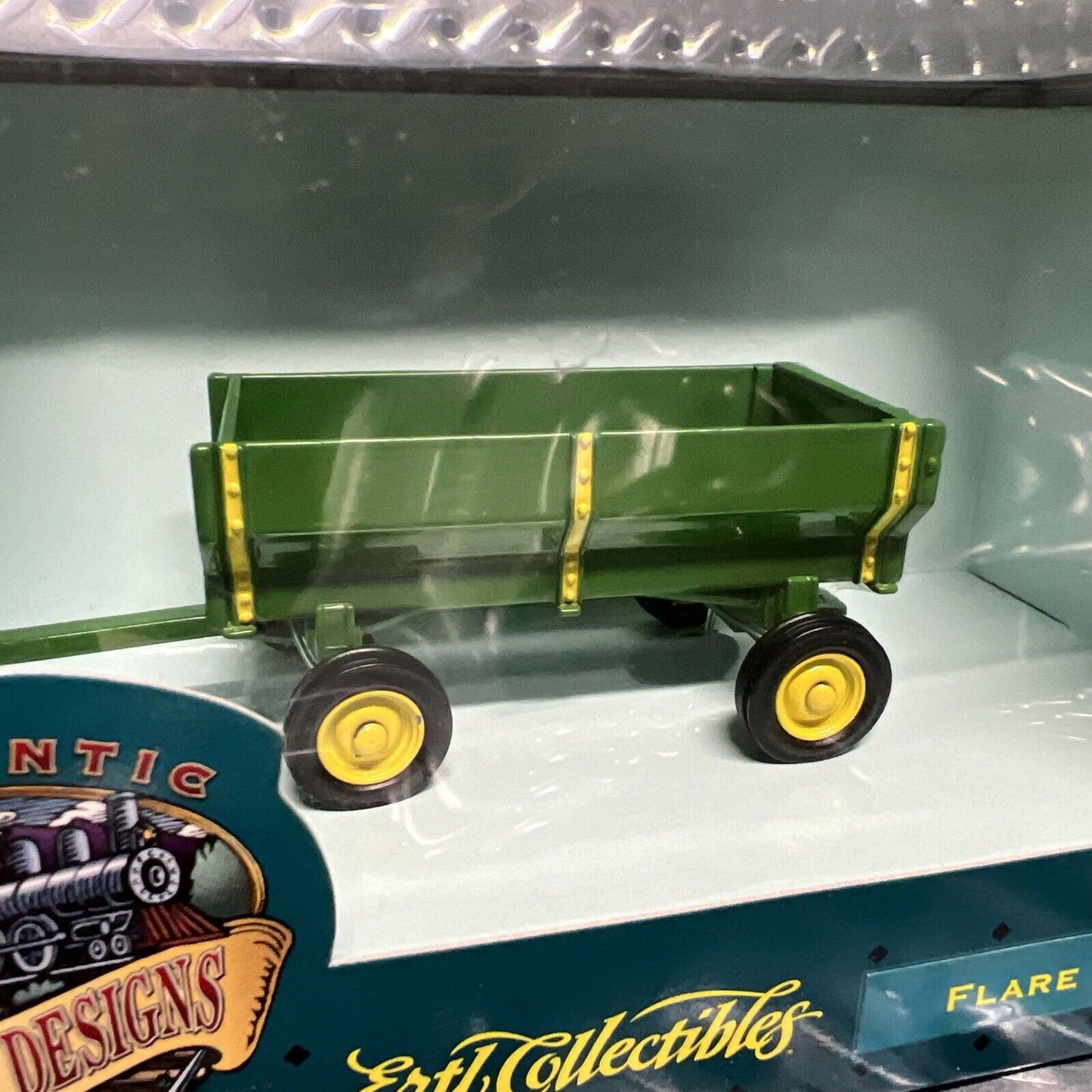 1998 Ertl John Deere Flare Box Wagon, 1/43 Scale