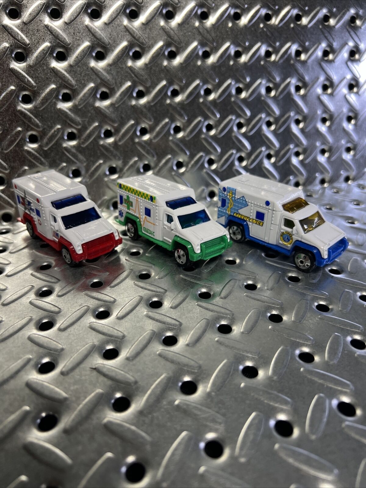 Matchbox 2000 White Ambulance USA Ambulance Set Of 3 Mint