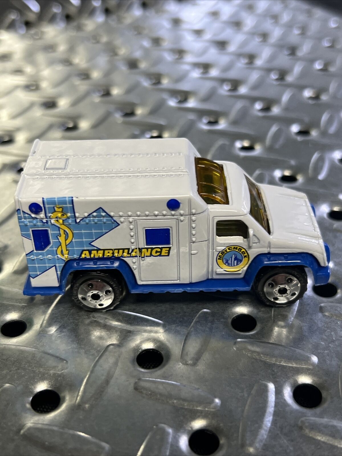 Matchbox 2000 White Ambulance USA Ambulance Set Of 3 Mint