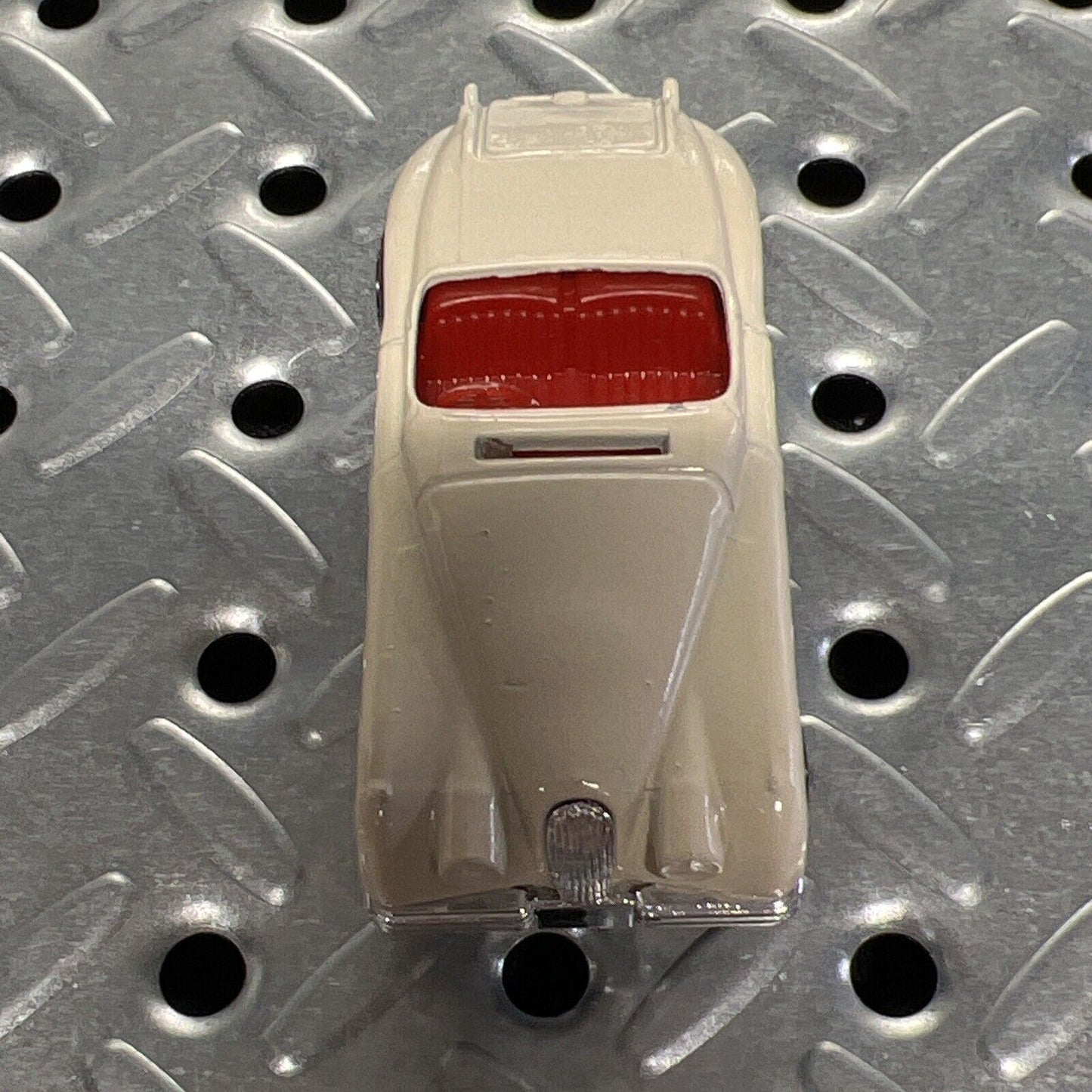 Matchbox JAGUAR XK 120 WHT W/ RED SEATS, BLK WHEELS, & CHROME GRILL #414