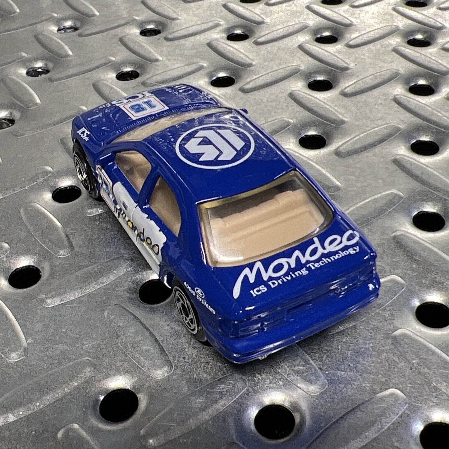 MATCHBOX MB40 FORD MONDEO GHIA 1995 SERIES SET OF 2