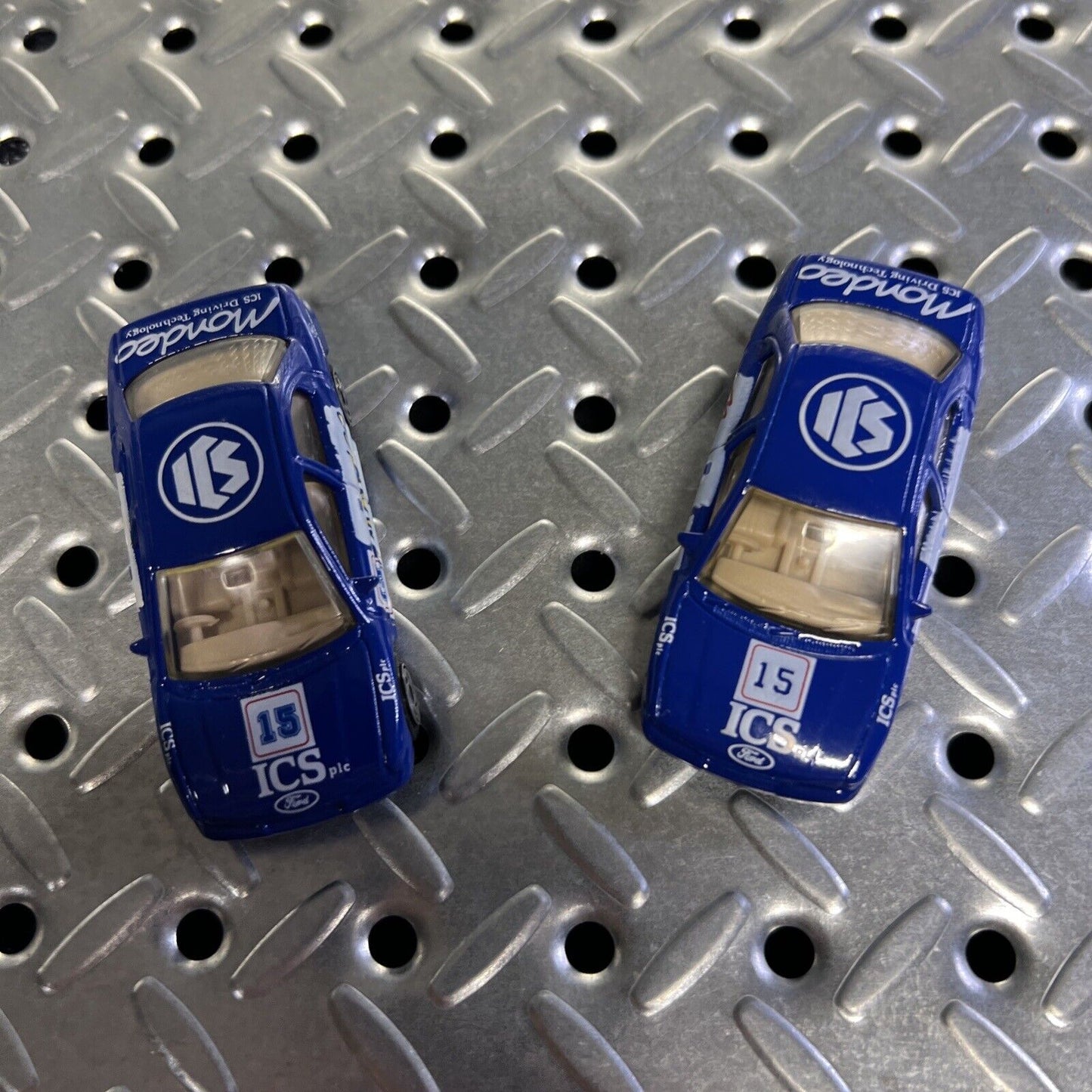 MATCHBOX MB40 FORD MONDEO GHIA 1995 SERIES SET OF 2