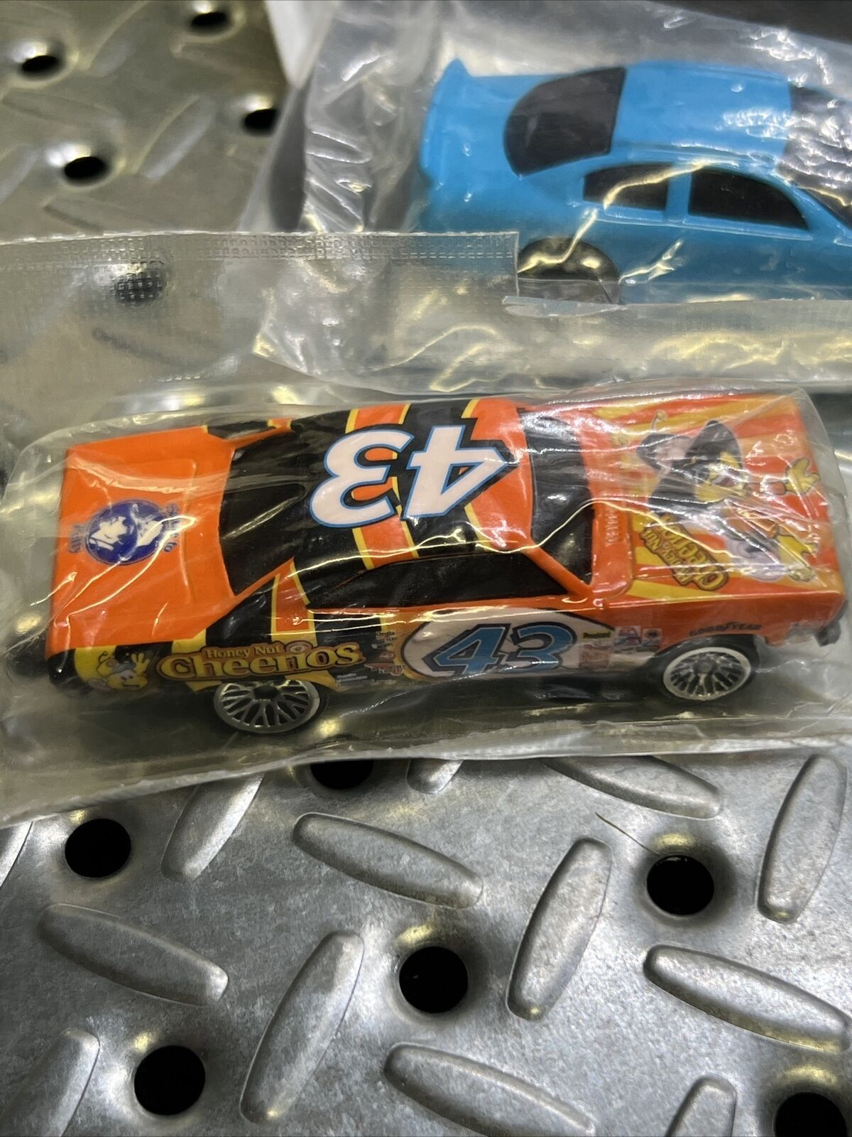 Honey Nut Cheerios Hot Wheels Car #43 John Andretti Roadrunner + 5 MB Cars NEW