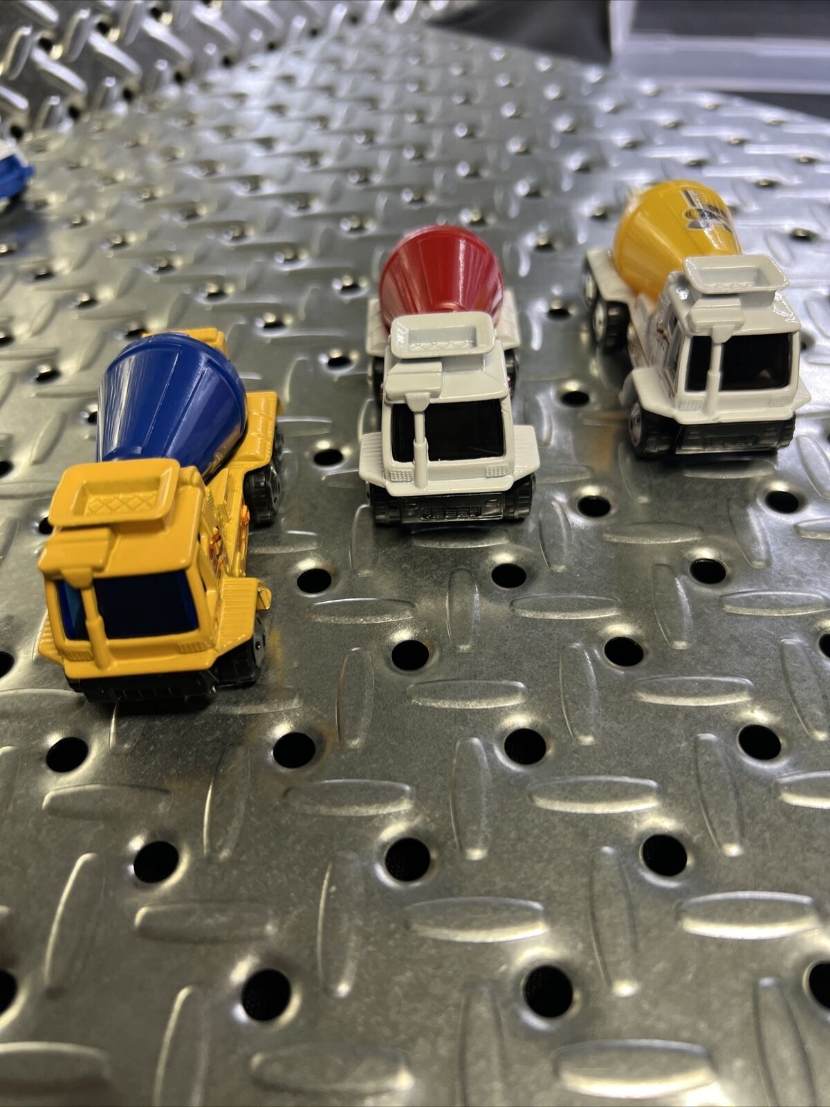 2000 Matchbox MB27 Cement Mixers Set Of 3 Mint