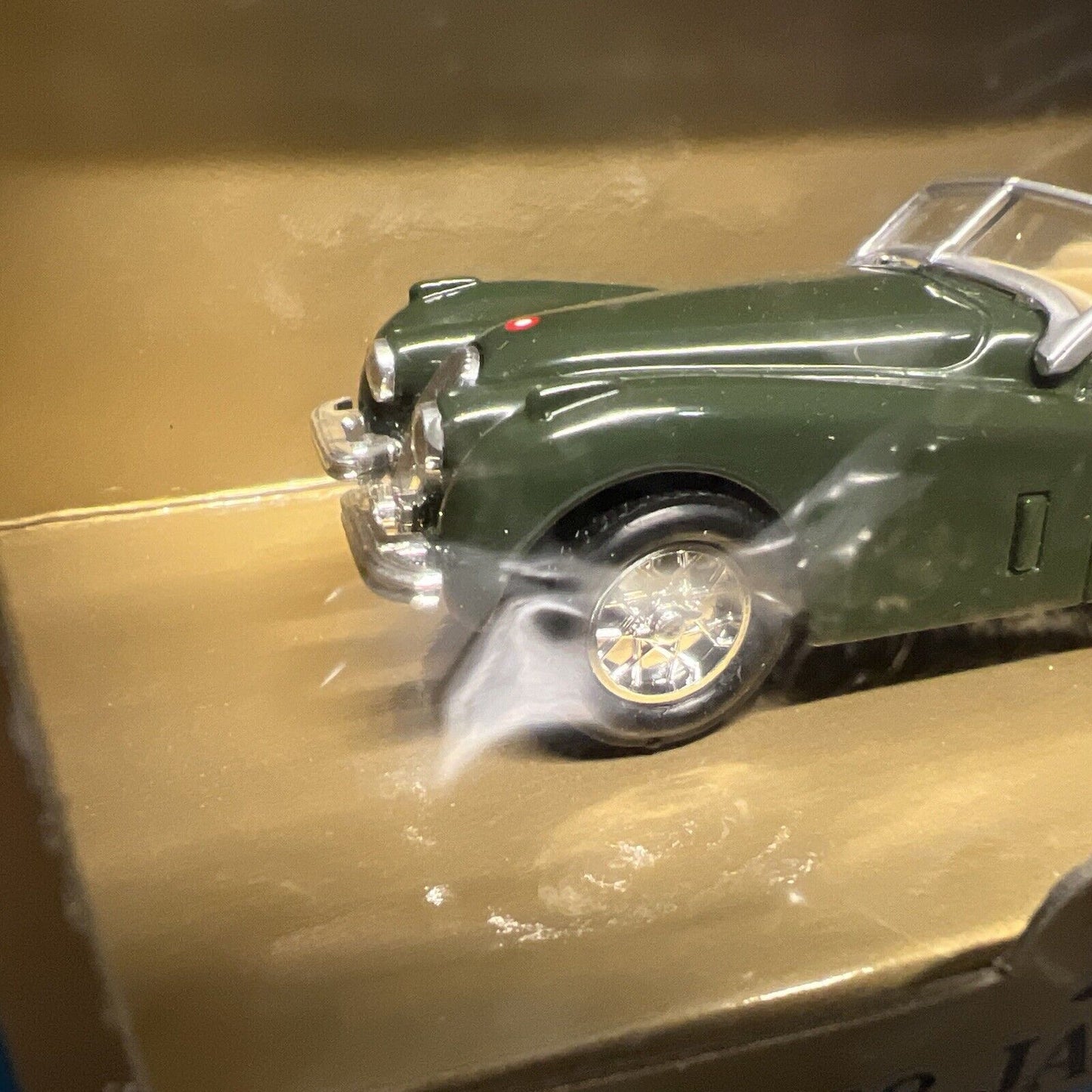 ERTL Classic Vehicles 1948 Jaguar XK-120 Die Cast Metal 1:43 Scale