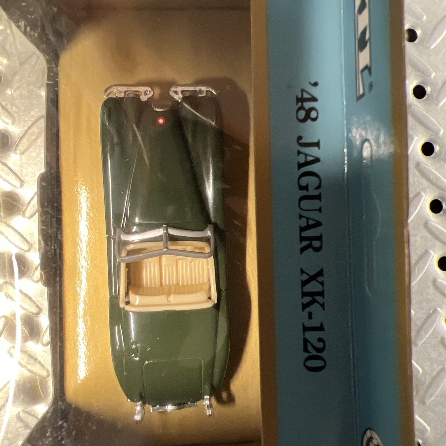 ERTL Classic Vehicles 1948 Jaguar XK-120 Die Cast Metal 1:43 Scale